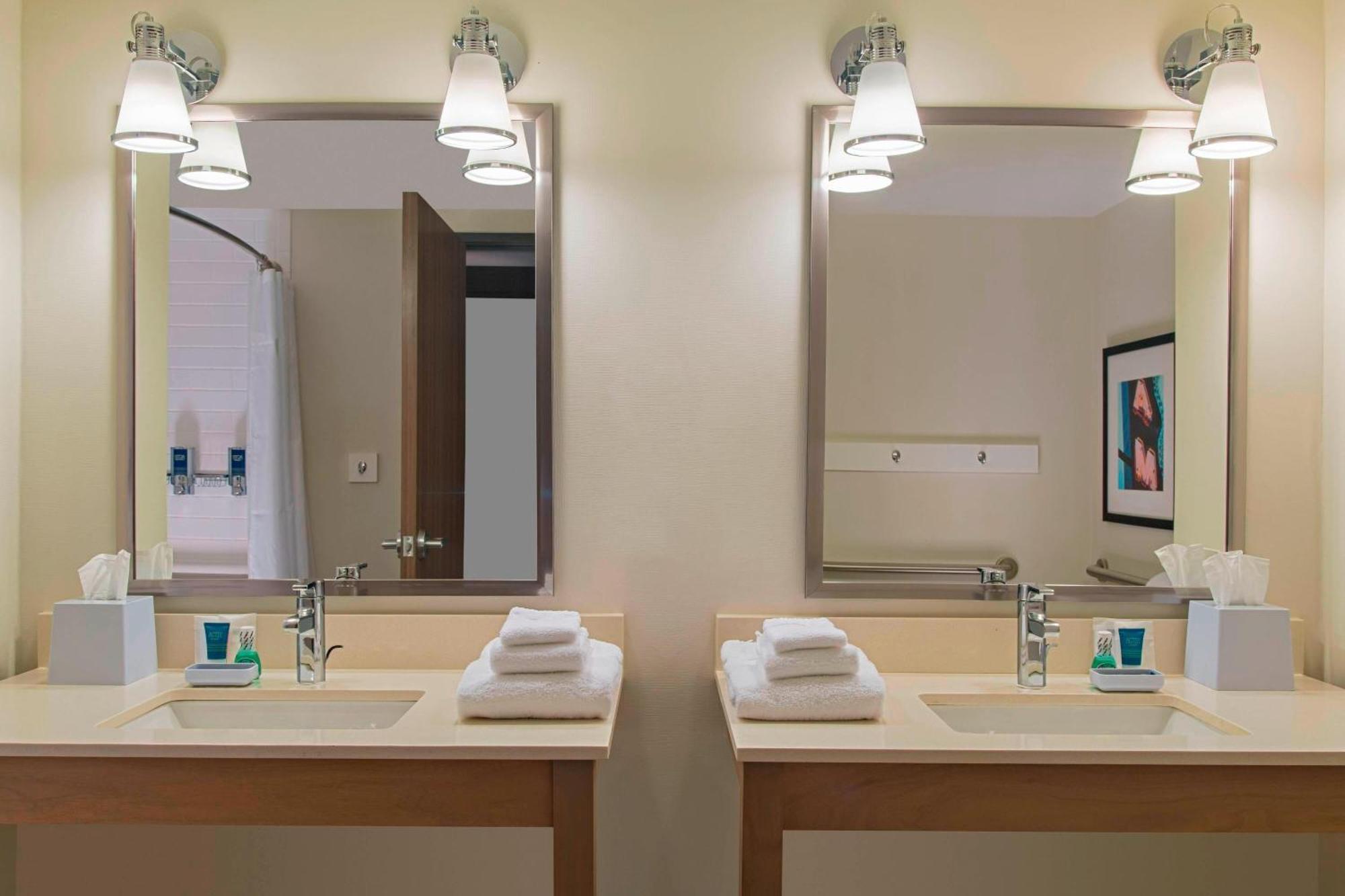 Four Points By Sheraton מידלנד מראה חיצוני תמונה
