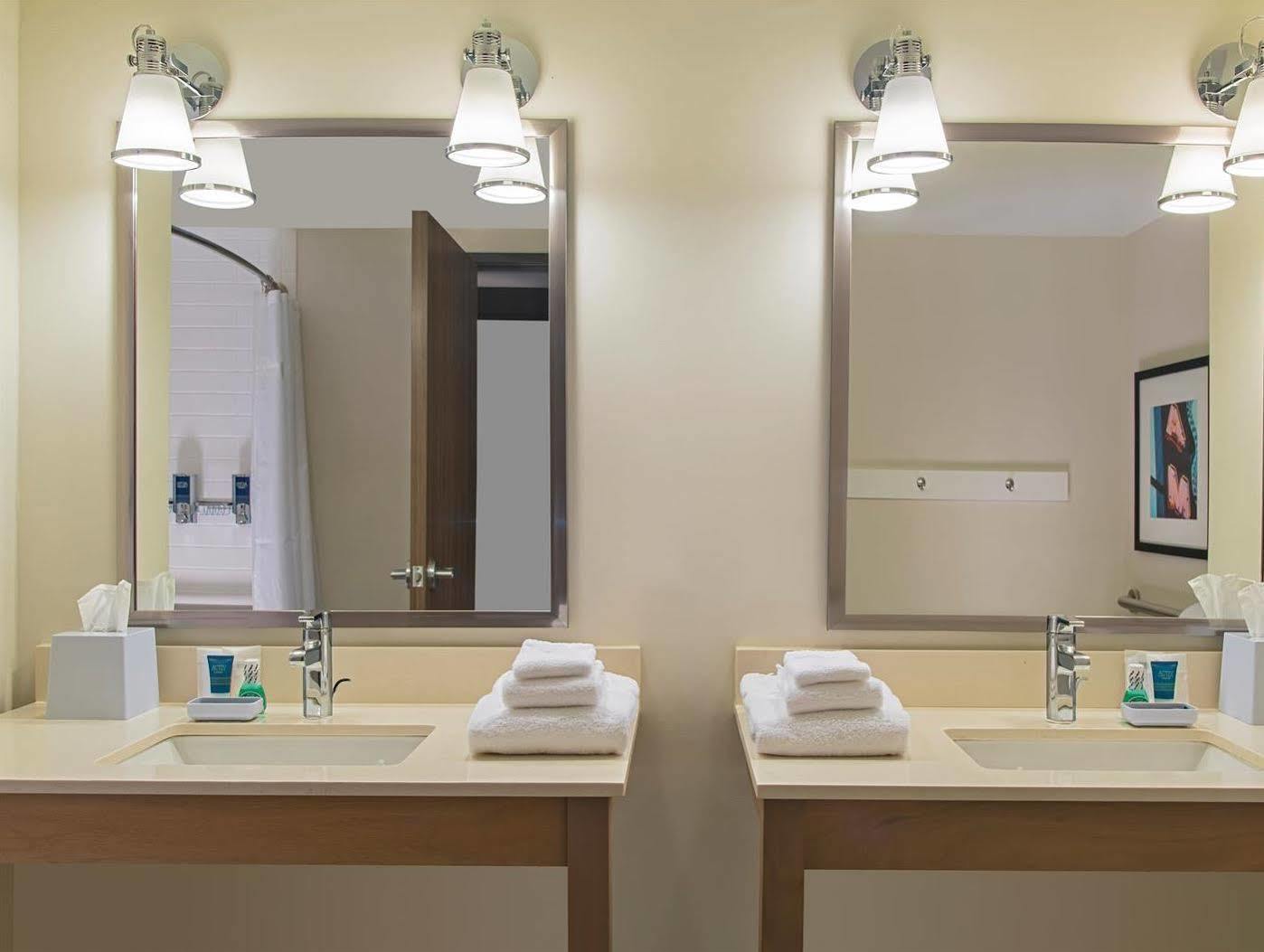 Four Points By Sheraton מידלנד מראה חיצוני תמונה